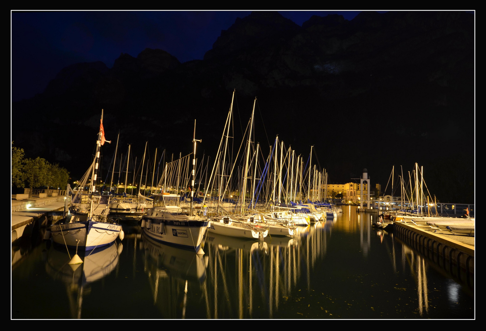 Nacht´s am Hafen von Riva del Garda