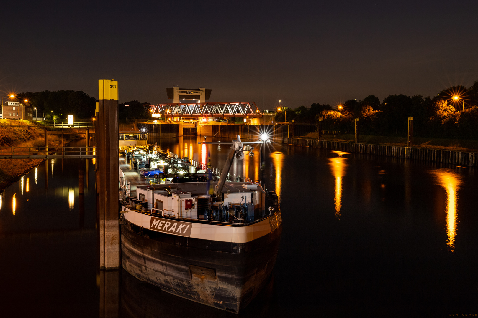 nachts am hafenkanal