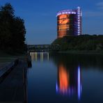 Nachts am Kanal – Gasometer Protestbild