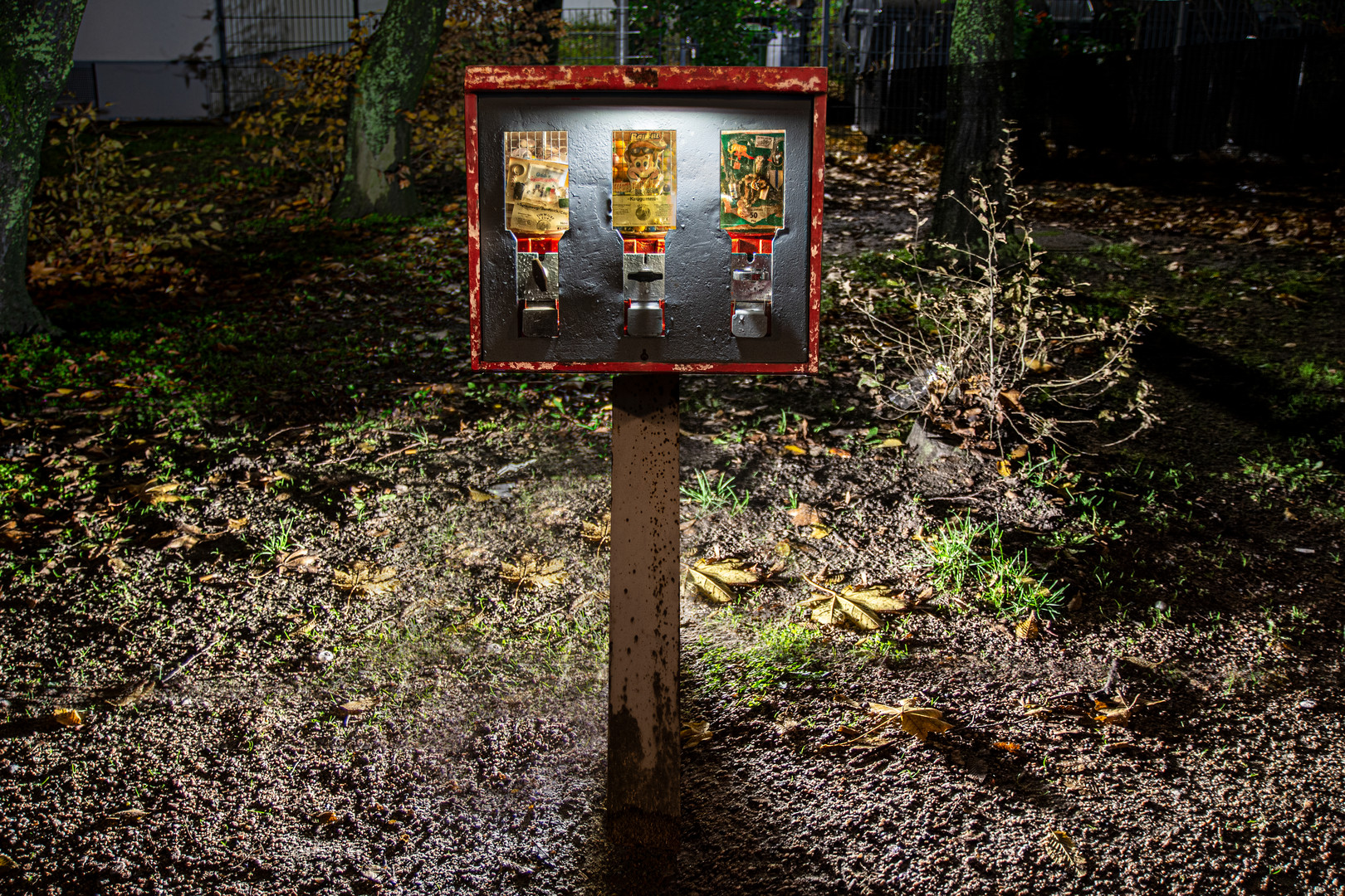 Nachts am Kaugummiautomat