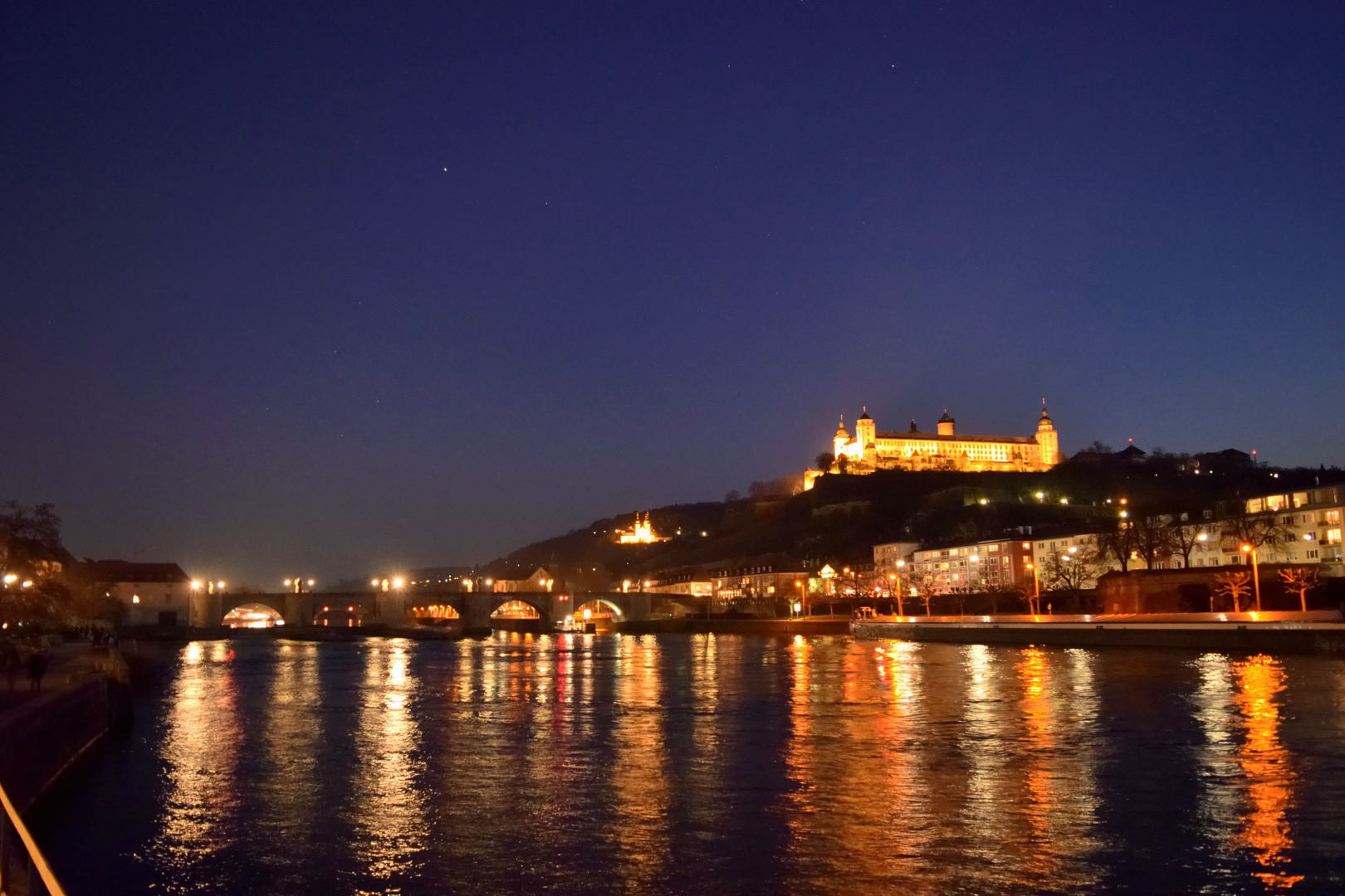 Nachts am Main in Würzburg