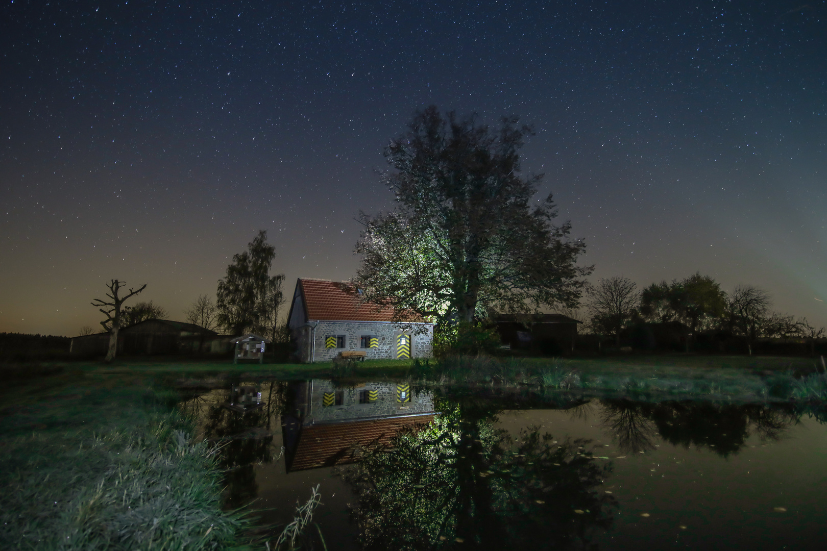 Nachts am Teich