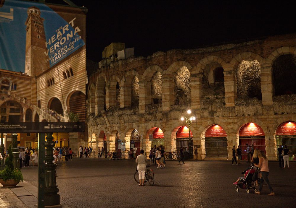 Nachts an der Arena di Verona