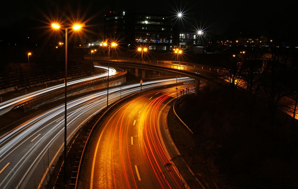 Nachts an der Bundesstraße