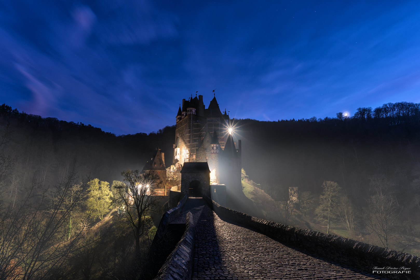 Nachts an der Burg Eltz