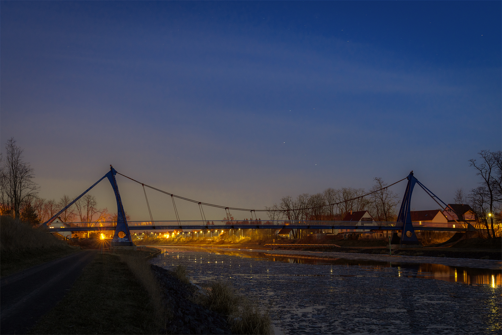 Nachts an der Flora-Brücke