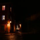 Nachts, an der Klostermauer...
