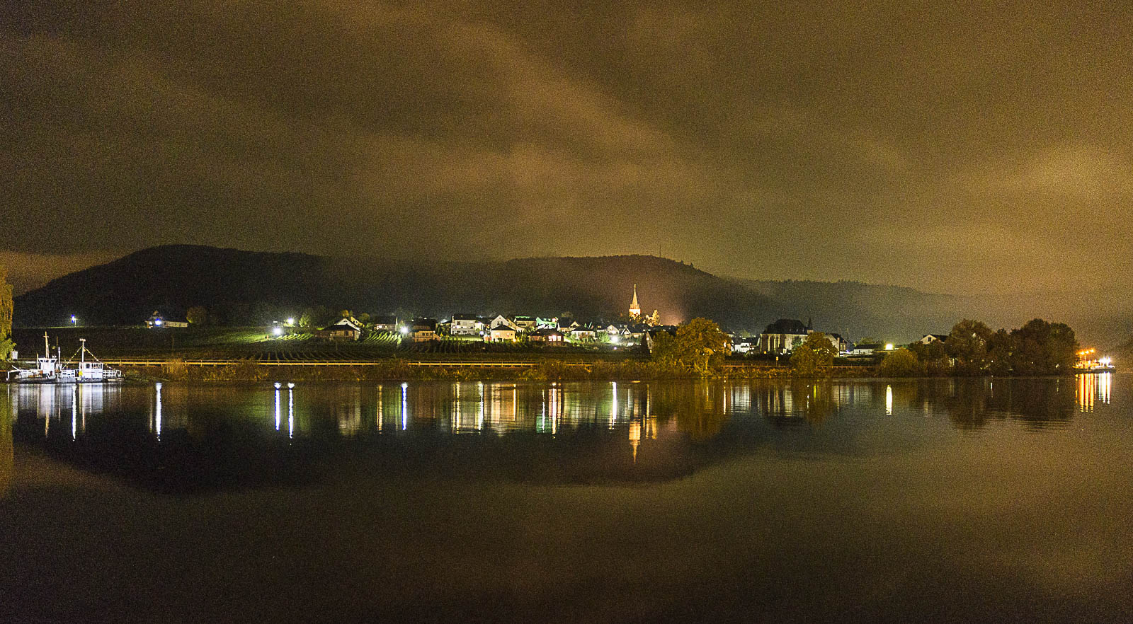 Nachts an der Mosel