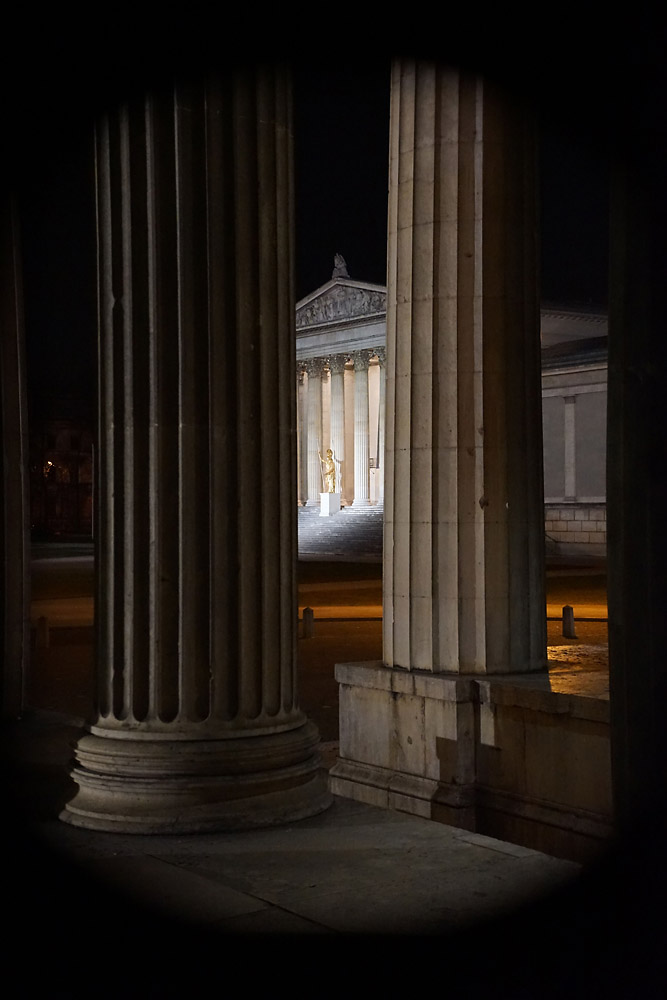 Nachts an Königsplatz