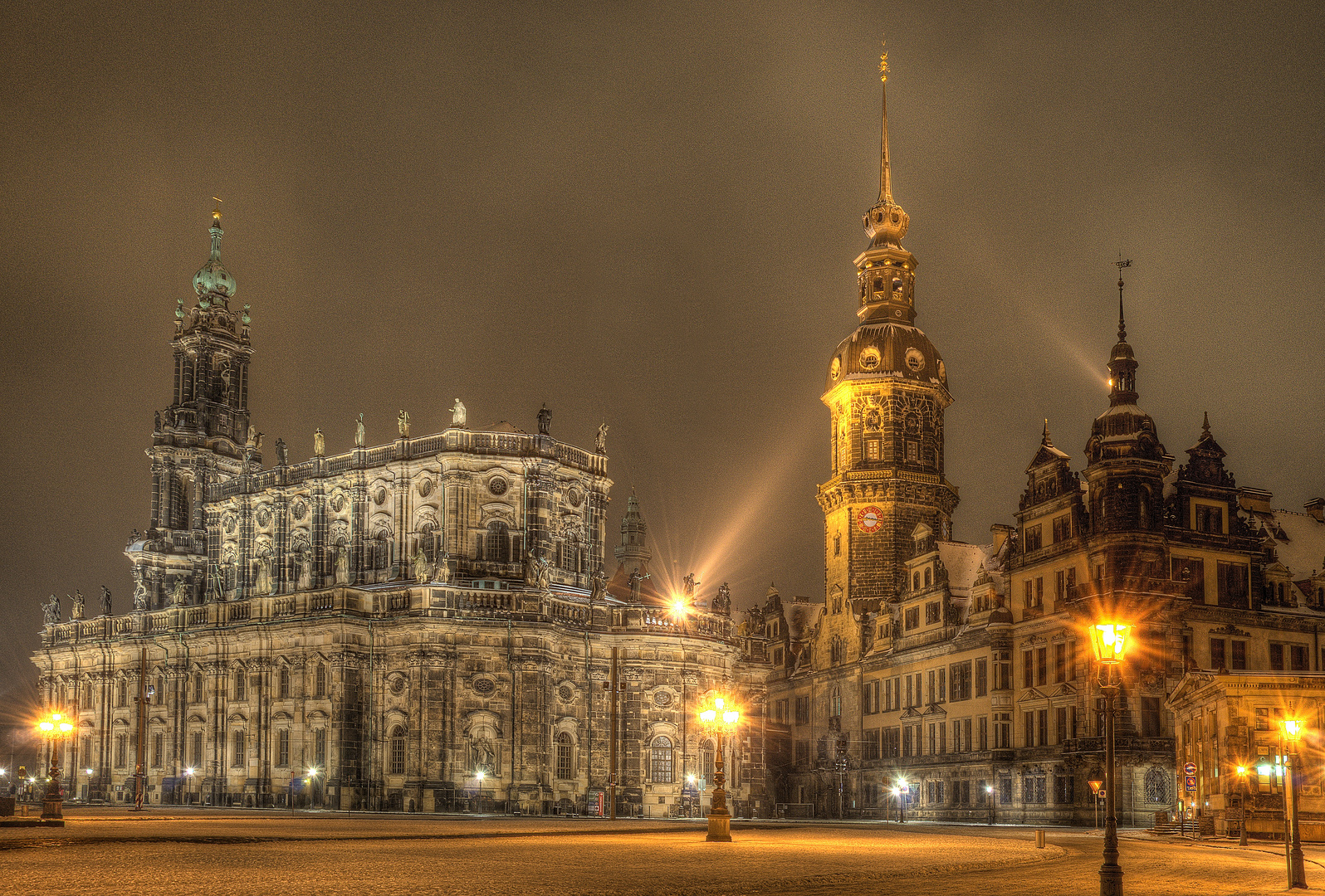 Nachts auf dem Dresdner Theaterplatz HDR