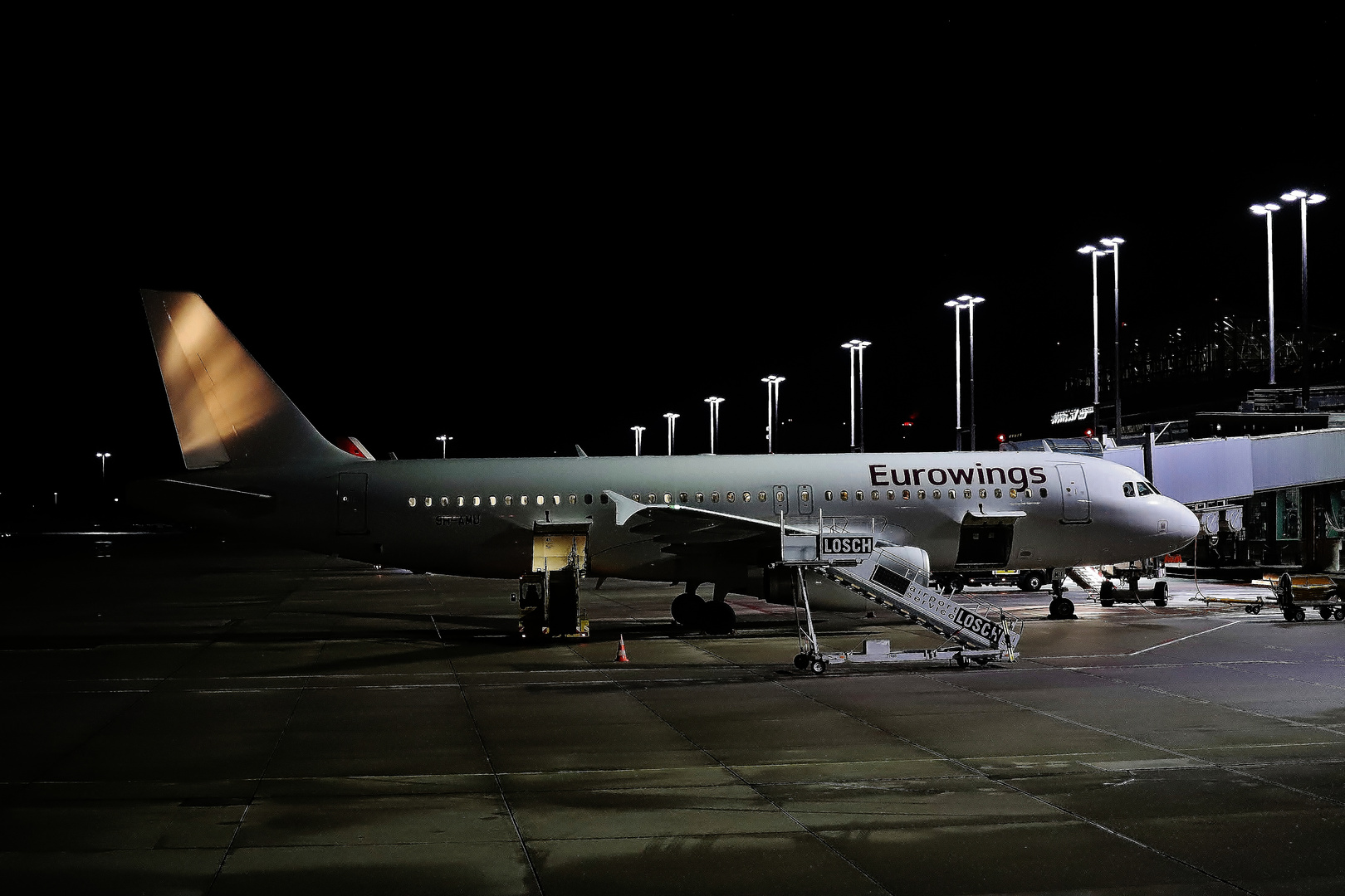 Nachts auf dem Flughafen/ Vorfeld ( Stuttgart ) 