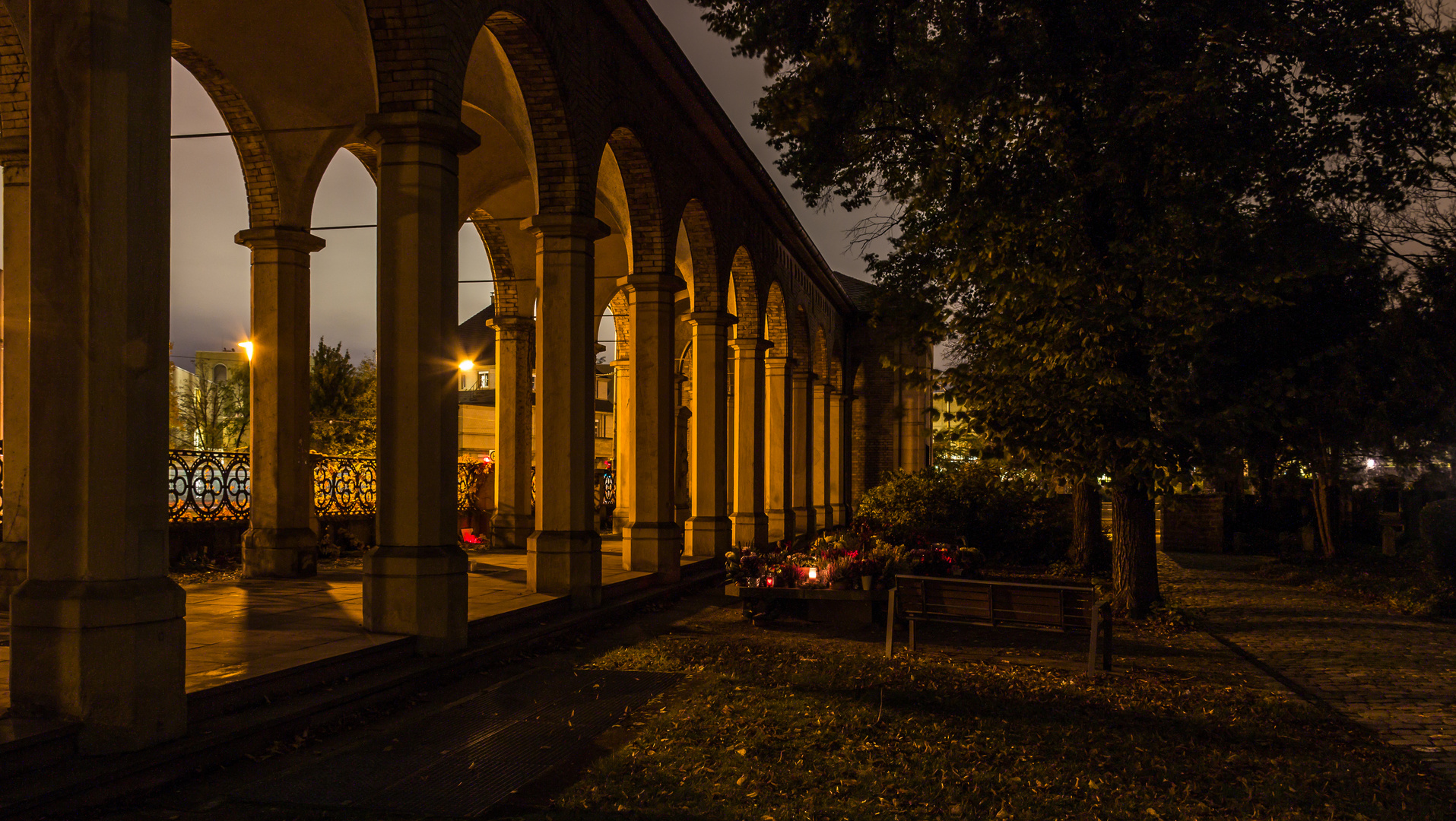 Nachts auf dem Friedhof