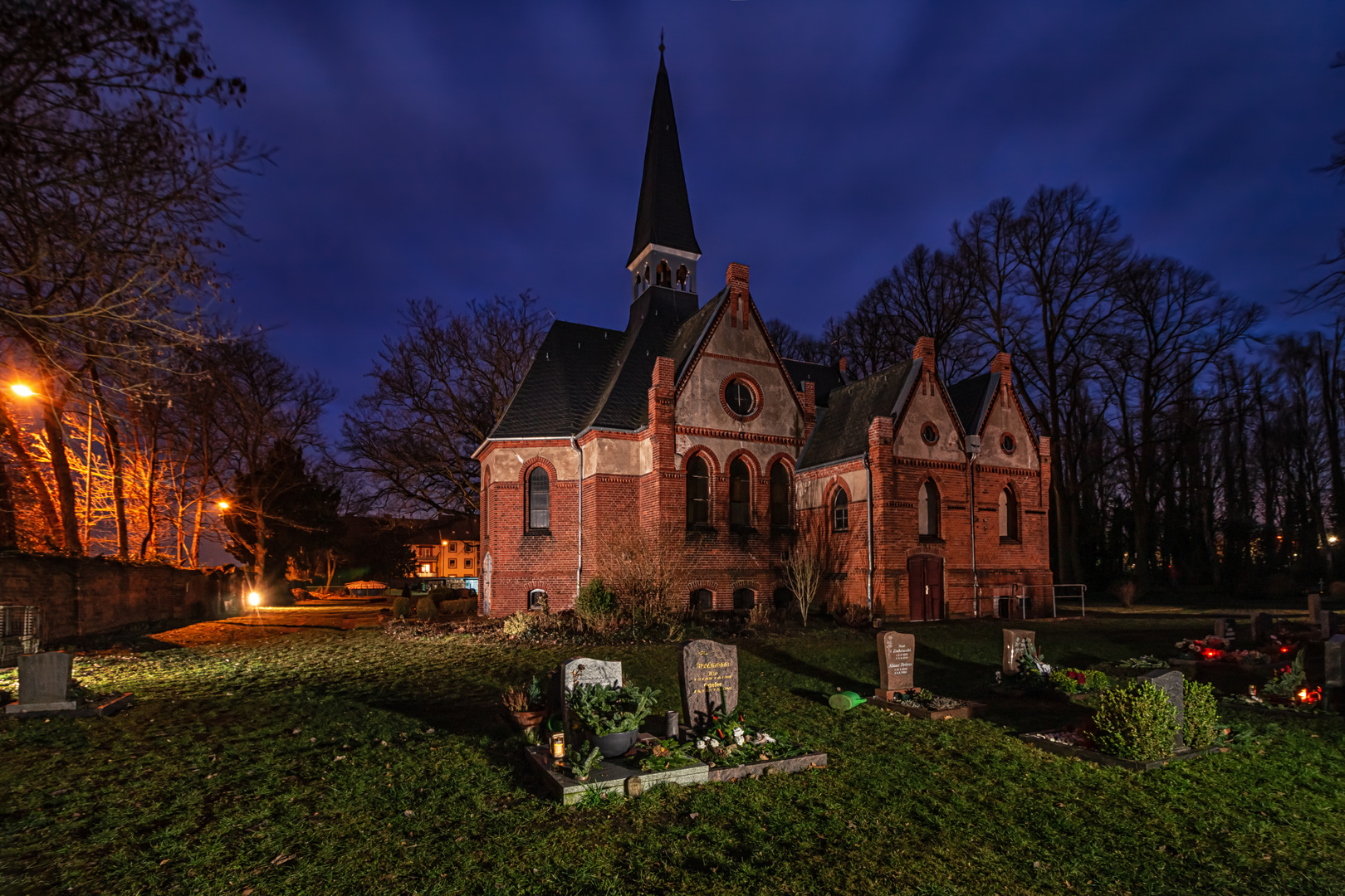 Nachts auf dem Friedhof