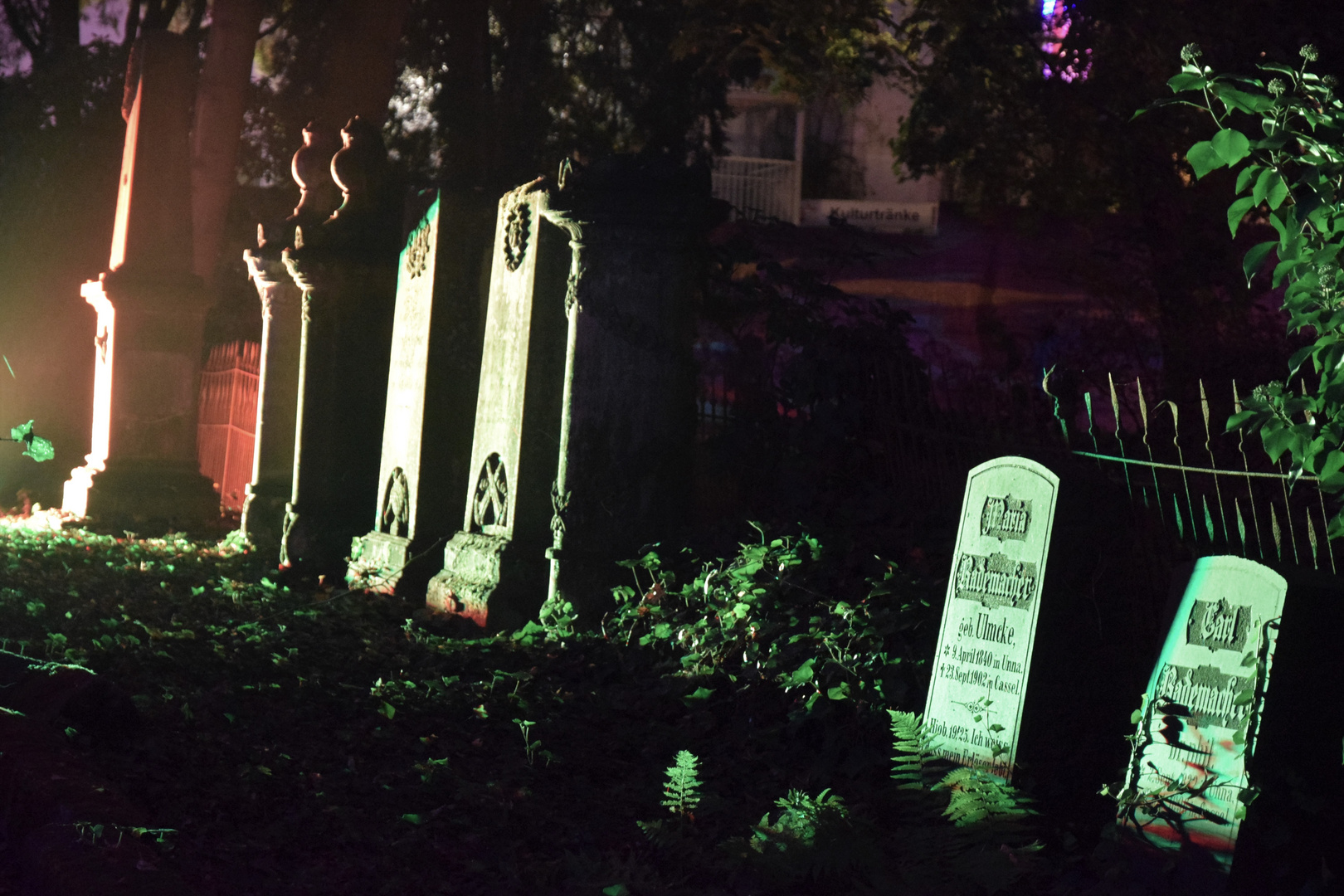 Nachts auf dem Friedhof