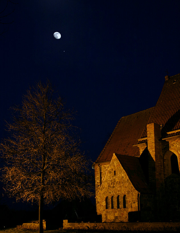 Nachts auf dem Kirchhof