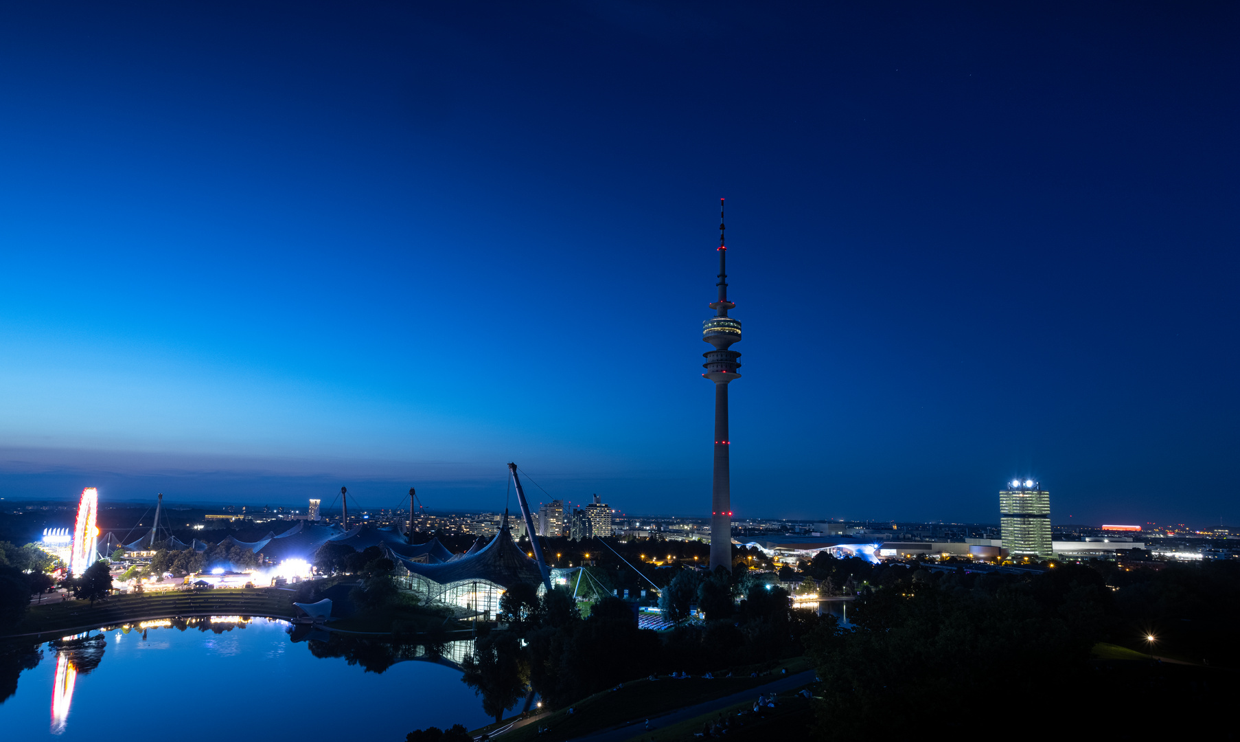 Nachts auf dem Olympiaberg