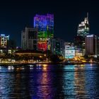 nachts auf dem Sông Sài Gòn ... Ho Chí Minh CIty by night  (© Buelipix)