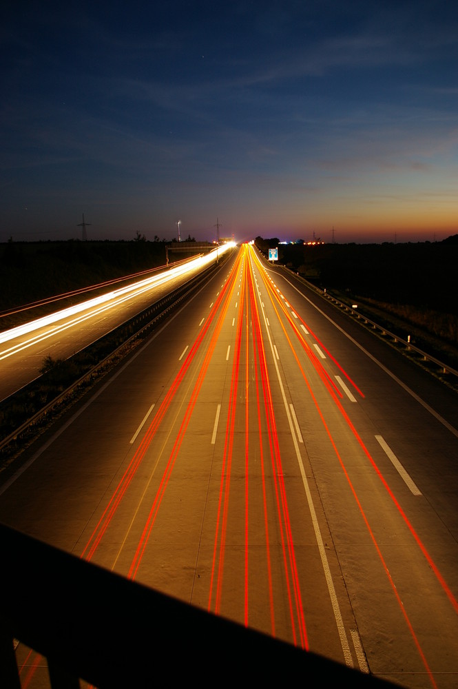 nachts auf der Autobahn