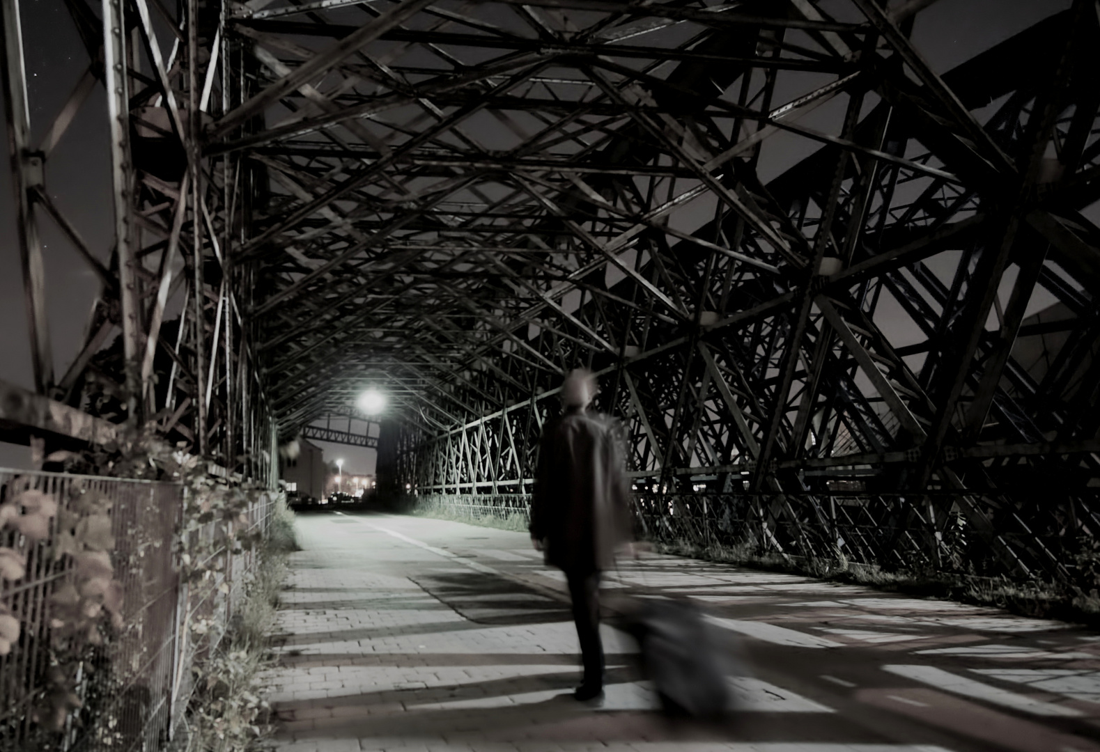 Nachts auf der Brücke