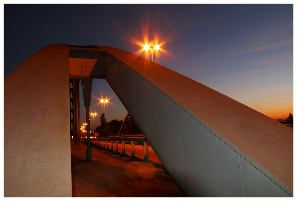 Nachts auf der Brücke