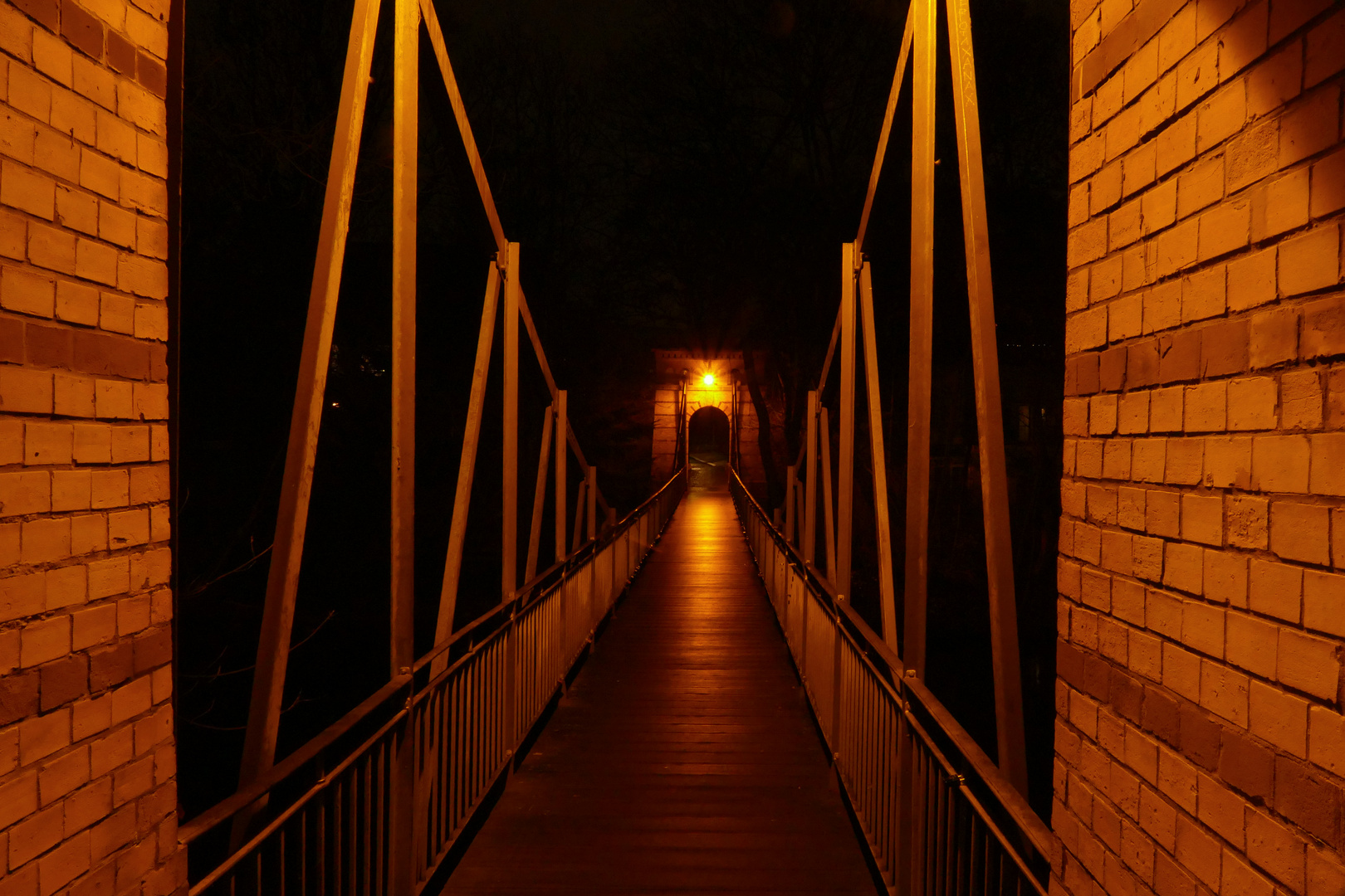 Nachts auf der Brücke