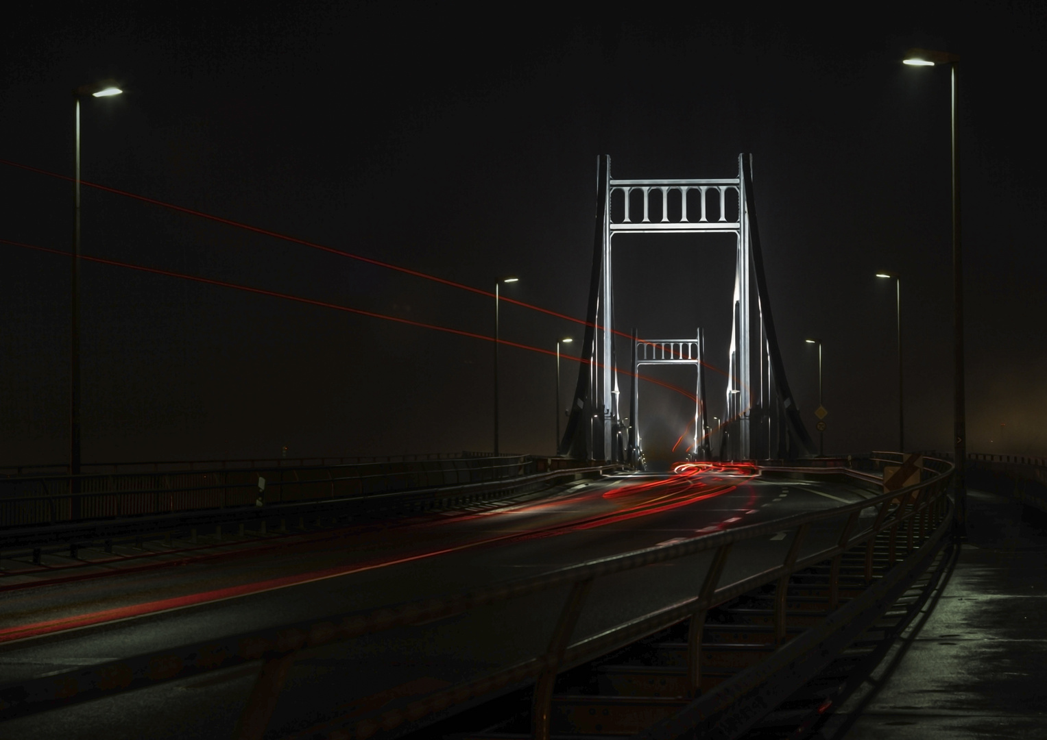 Nachts auf der Rheinbrücke