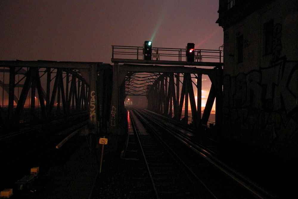 Nachts auf der Spreebrücke