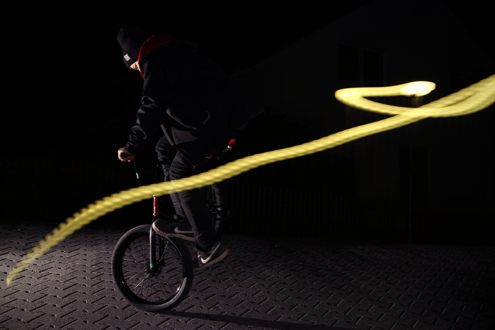 Nachts auf der Straße - Footjam Tailwhip