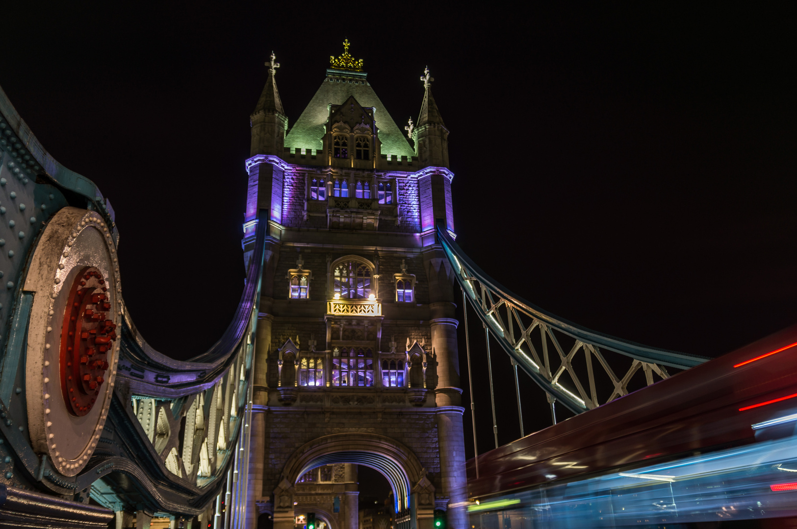 Nachts auf der Tower Bridge