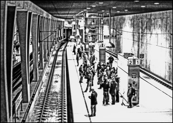 NACHTS AUF GLEIS 2...