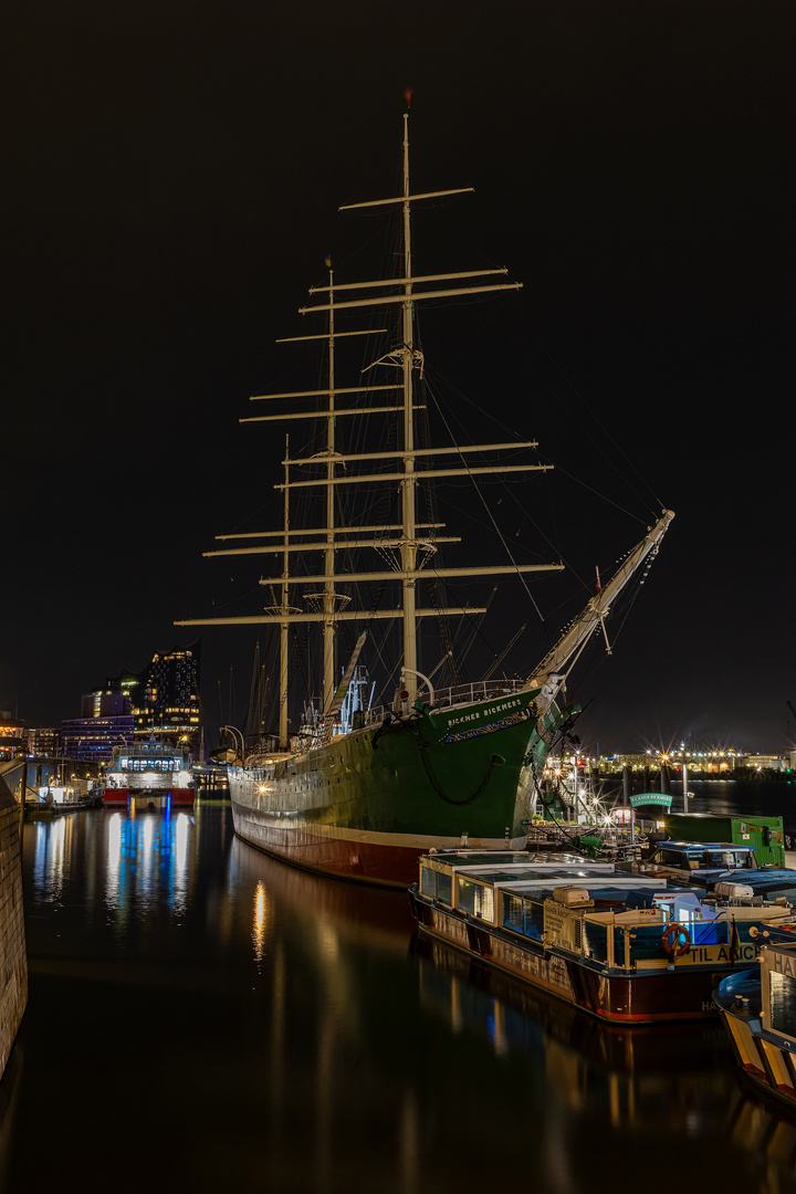 Nachts bei der Rickmer Rickmers