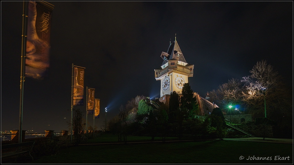 Nachts beim Uhrturm