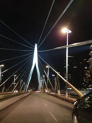 Nachts durch Rotterdam fahren...
