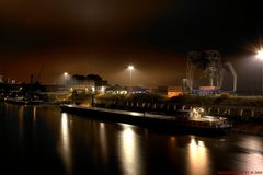 Nachts im Hafen. / HDR