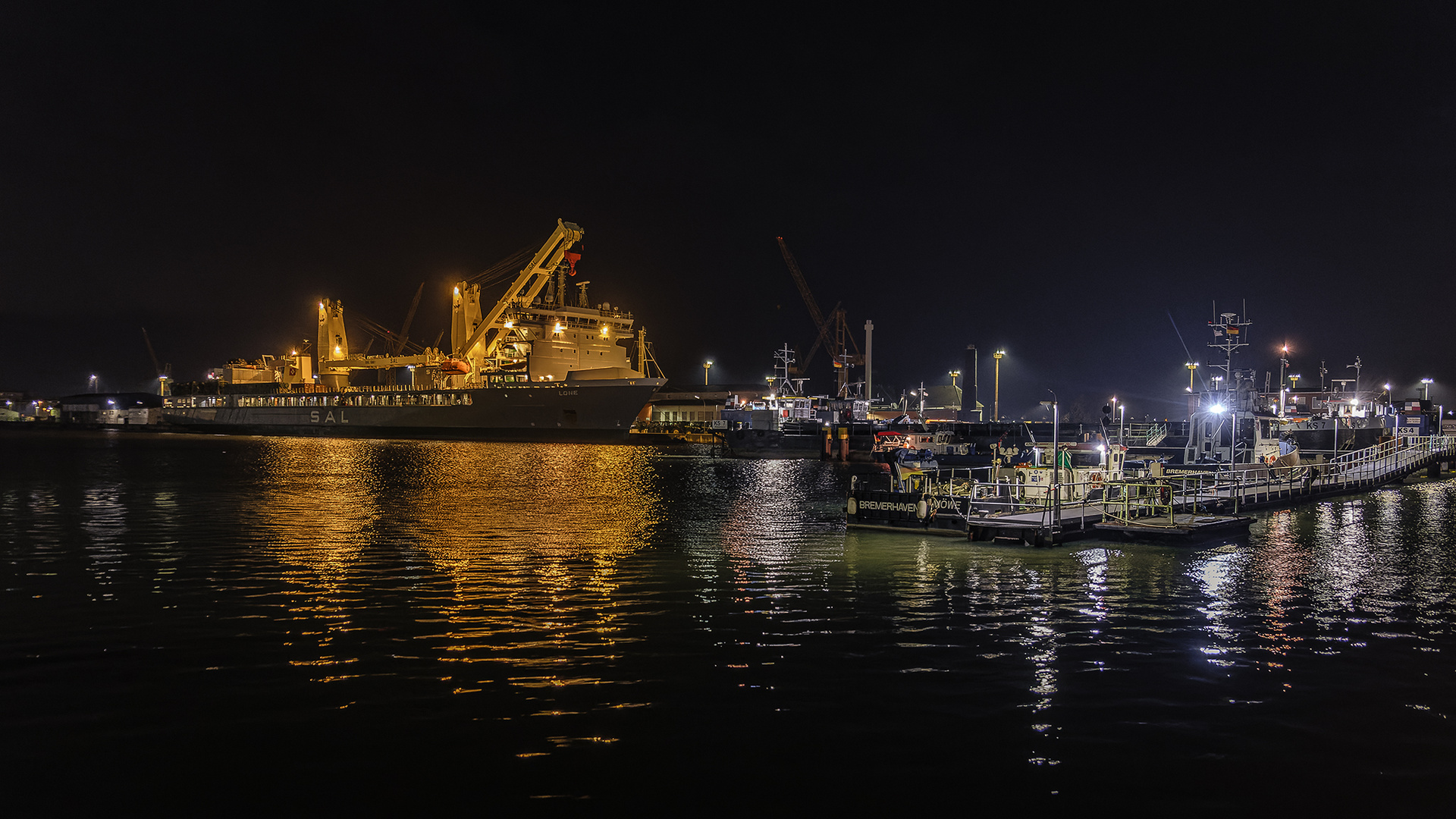 Nachts im Hafen von Bremerhaven