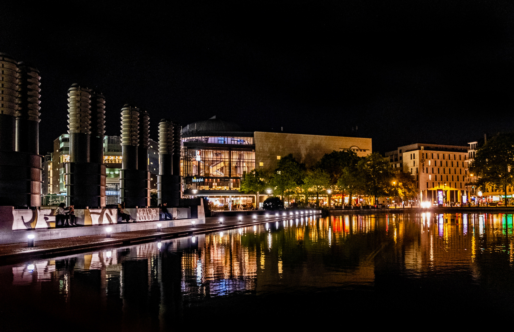 Nachts im Mediapark 2