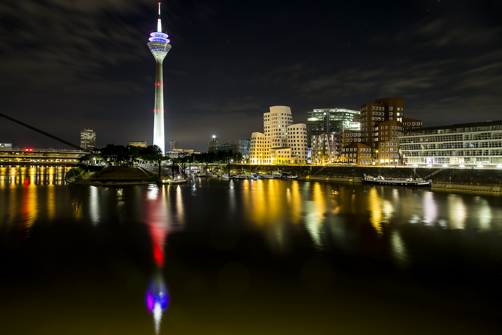 Nachts im Medienhafen...