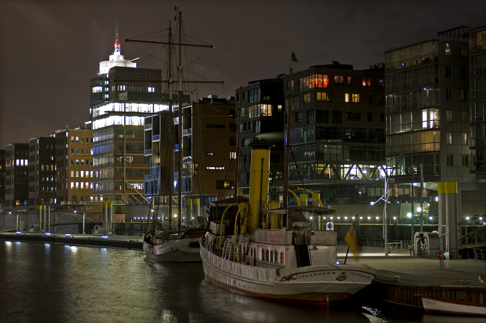 Nachts im Sandtorhafen in der Hafen City