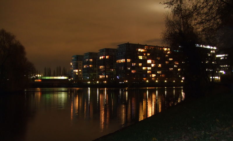 Nachts, in Berlin, an der Spree ,bei mir um die Ecke.