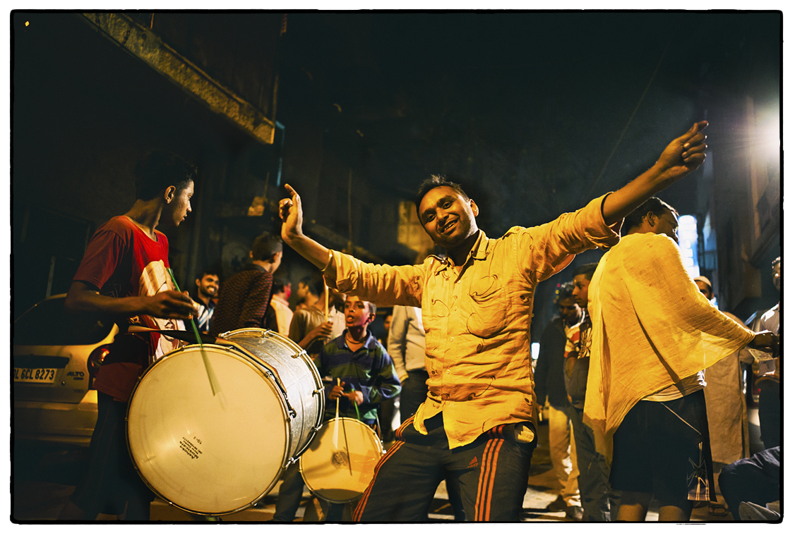 nachts in den Straßen von Old Delhi