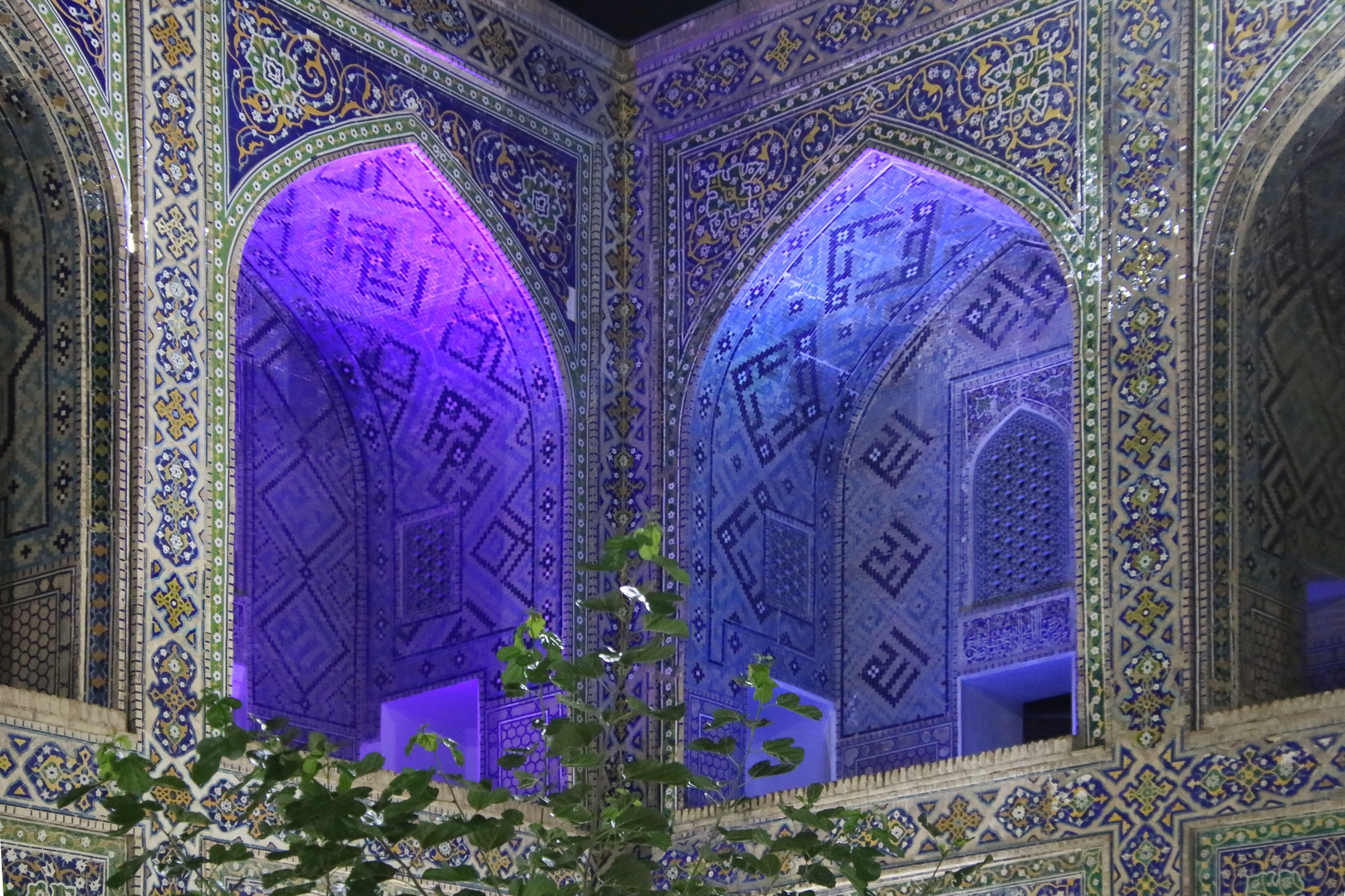 Nachts in der Tillakori-Medrese (Samarkand)