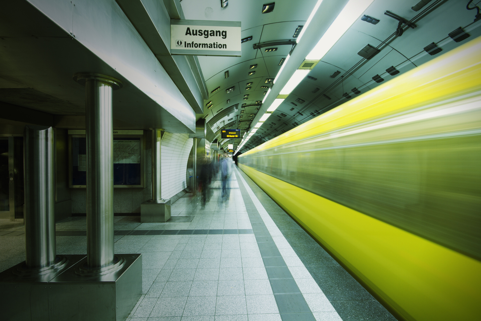 Nachts in der U-Bahn