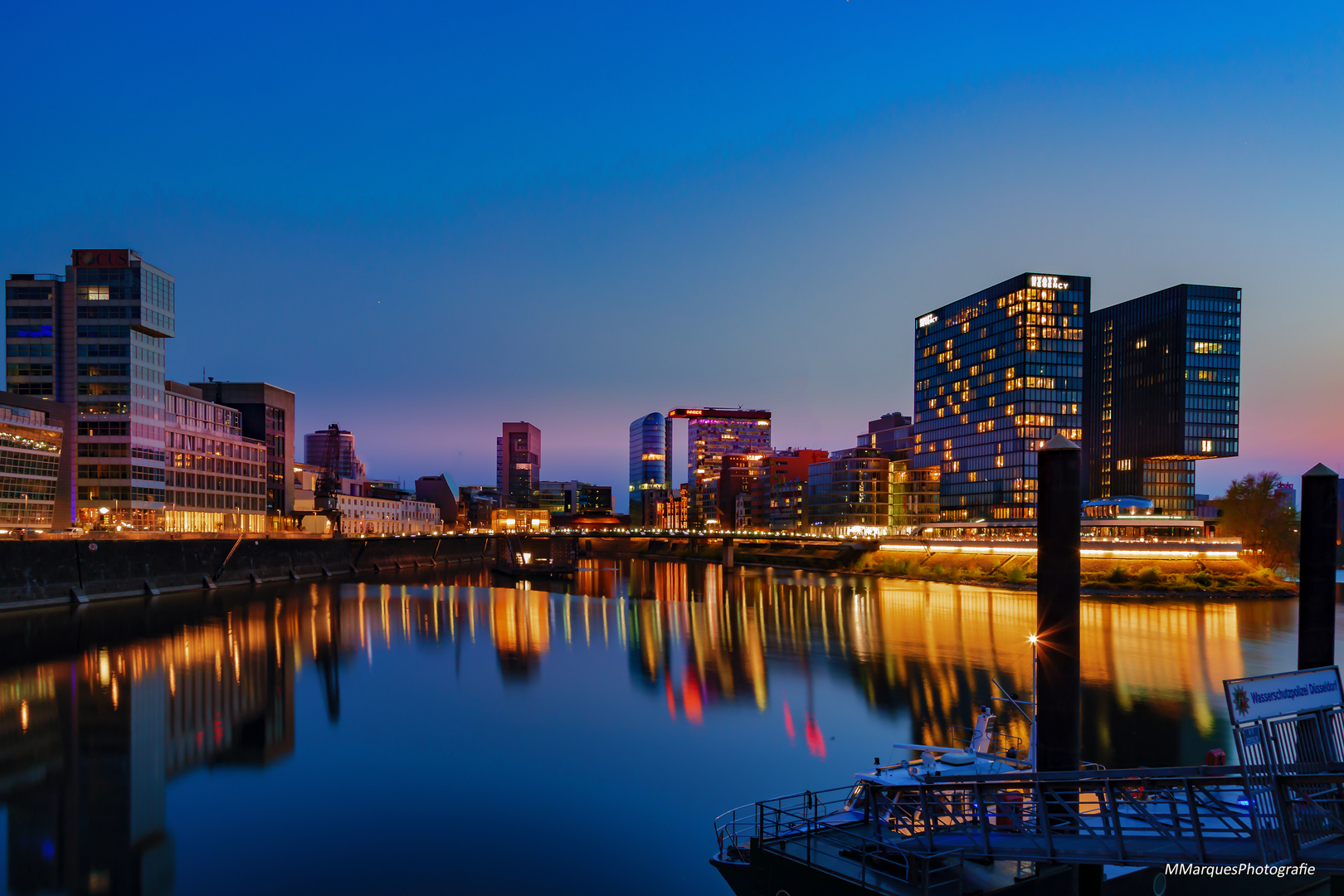 Nachts in Medienhafen