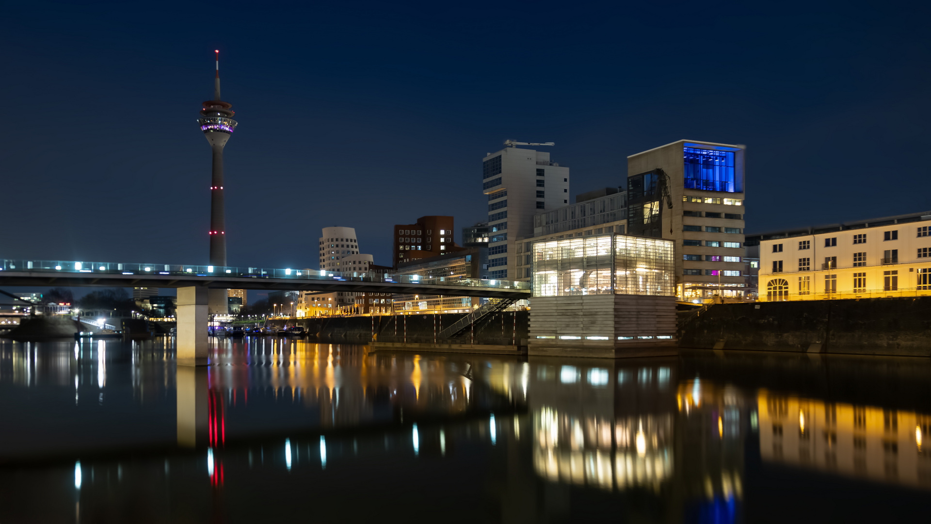 Nachts in Medienhafen