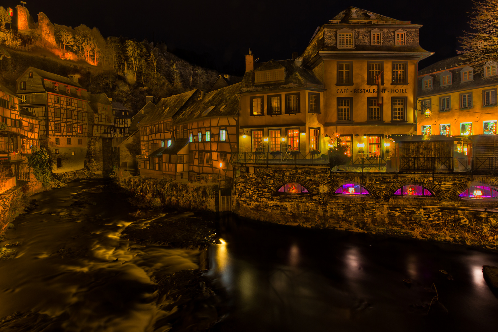 Nachts in Monschau