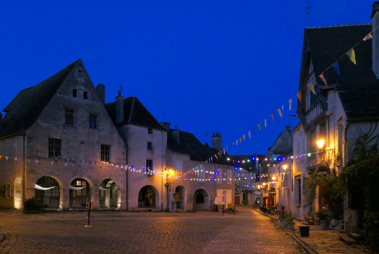 nachts in Noyers-sur-Serein