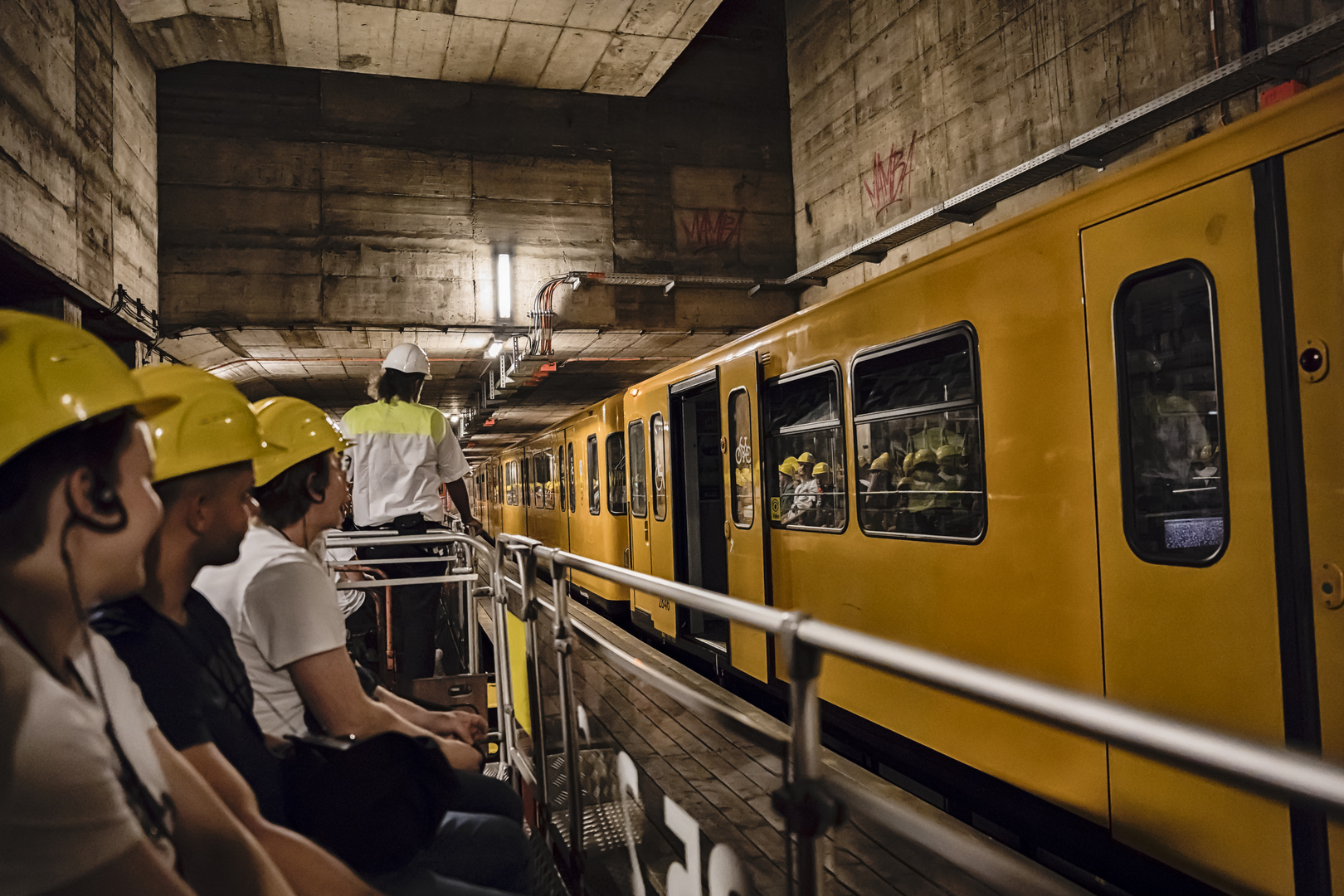 Nachts mit der U-Bahn durch Berlin