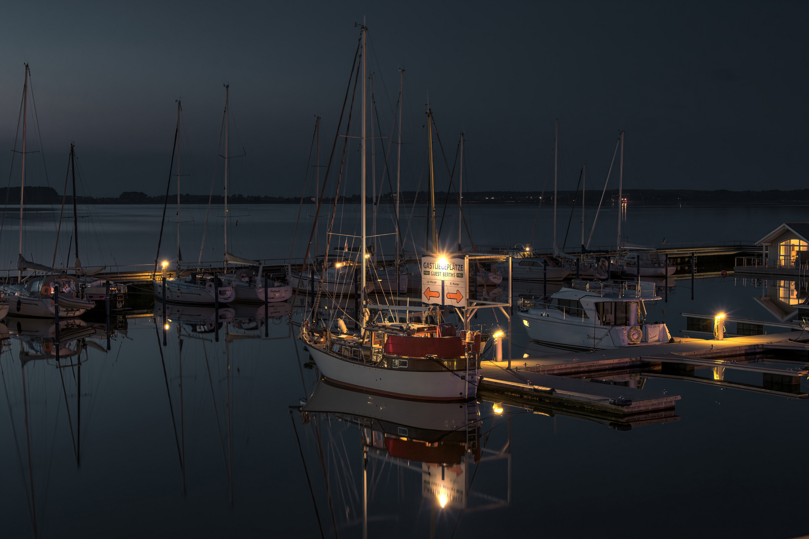 Nachts schlafen Boote auch ...