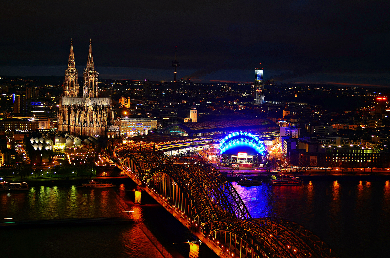 Nachts über den Dächern von Köln!!