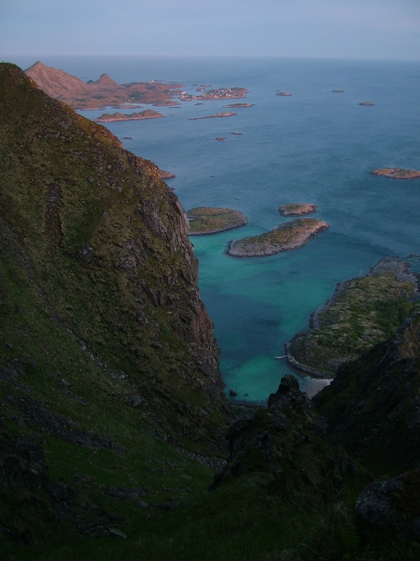 nachts um 1 auf einem berg auf einer unbewohnten insel